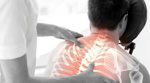 Examination by a doctor for back pain under the left shoulder blade